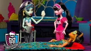 Slumber Party Fun Gets "Out of Hand" | Spring Into Action | Monster High screenshot 5