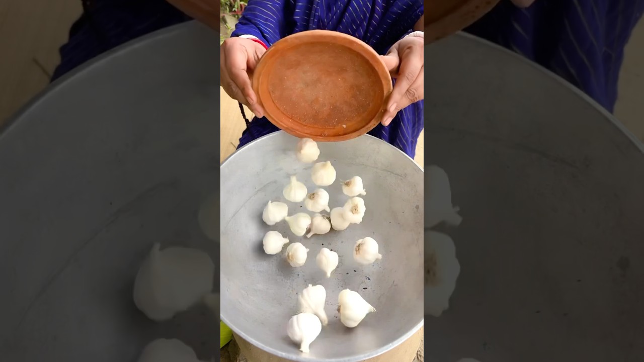 Roshun Er Bhorta - Garlic Bhorta - A Very yum Bengali dish🧄 #shorts #recipe #youtubeshorts