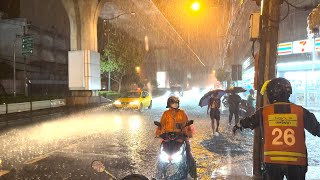 4K HDR Walking Heavy Rain Thunder Storm in Bangkok / เดินกลางคืนฝนตก Thailand