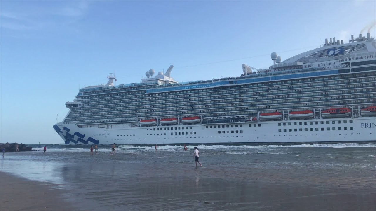Fort Lauderdale Cruise Ship Causes Tsunami Youtube