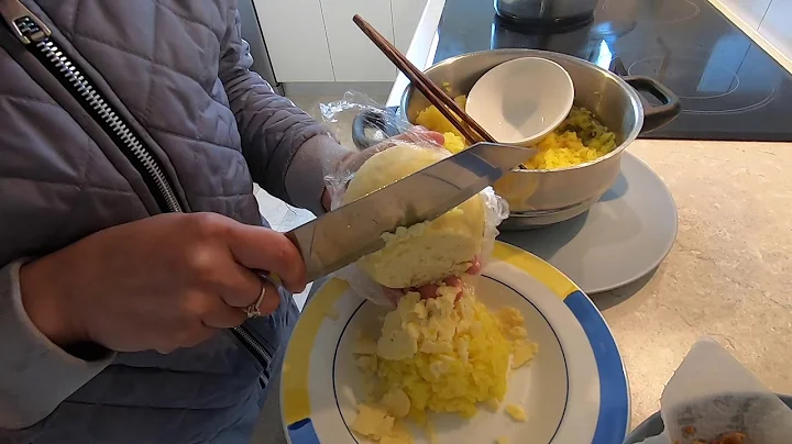 Sticky rice with mung bean (Xôi xéo)