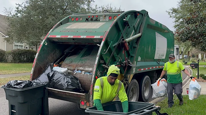 Roaring Rebody Advanced ➡️WM Mack MR McNeilus Rear Loader Garbage Truck Packing Post Christmas Trash