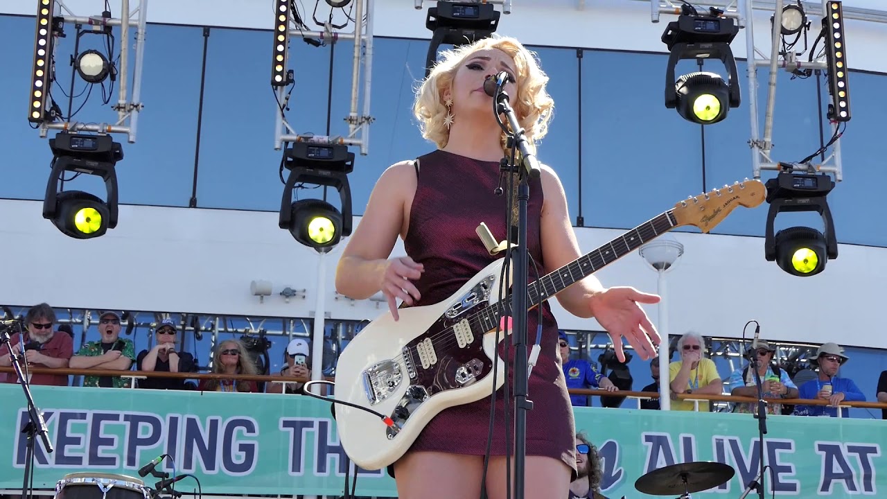 Samantha Fish Upskirt.