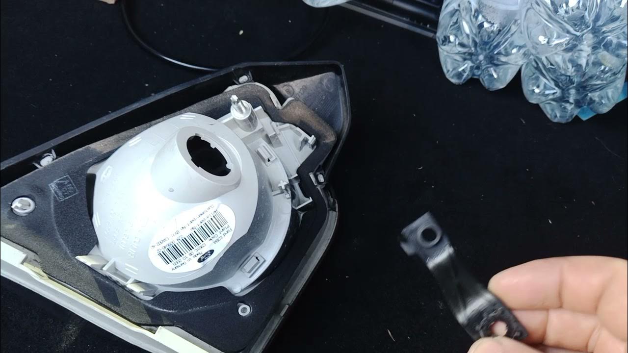 Change revers bulbs Ford Kuga MK1/schimbare becuri marsalier Ford Kuga