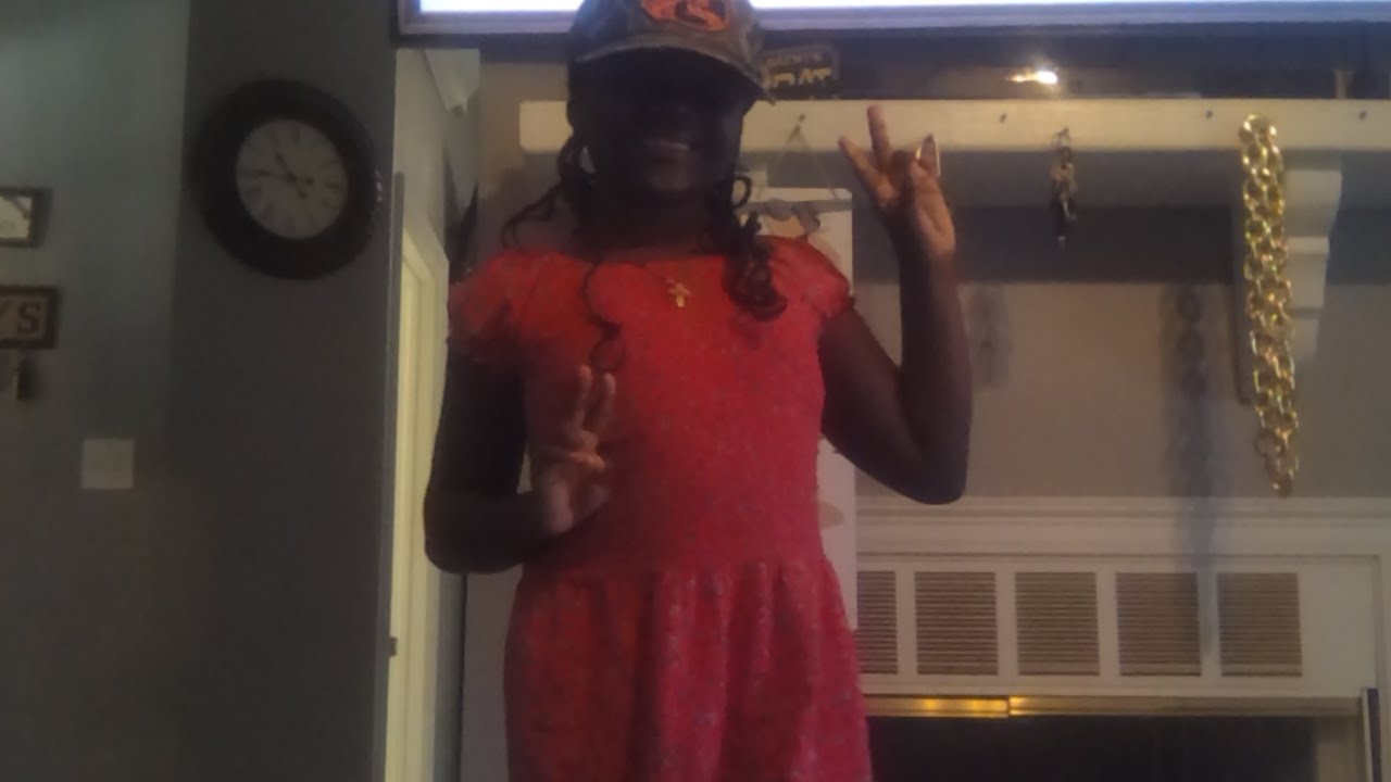 Look through my stuff oh no 😭 - YouTube
