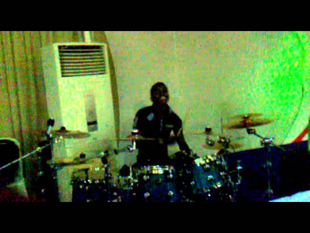 YouTube पर El-drums soundchecking at HICC देखें YouTube पर El-drums soundchecking at HICC देखें
