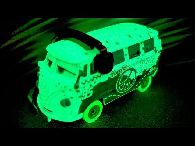 フィルモア　 Glow In the Dark カーズ ミニカー フィルモア Glow In the Dark カーズ ミニカー ディズニーカーズ