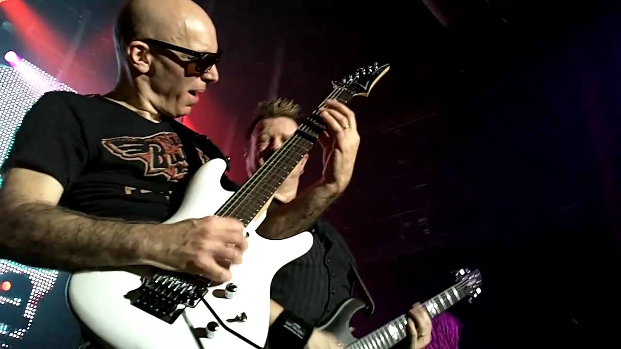 Joe Satriani - The Mystical Potato Head Groove Thing @ Paris La Cigale
