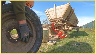 Wymiana Opony W Wozie. Stary Typ Felgi Składak . Szybka Popołudniowa Robota.