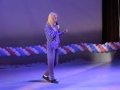 Мирослава Карпович танцует на концерте "Согревая сердца"