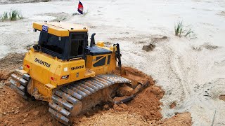 Emperor On The Ground Top Fighters Super Power Machine Bulldozer SHANTUI Trucks Dumped Rock Soil