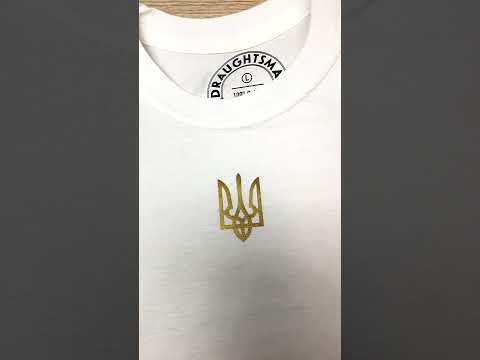 Патріотична футболка в стилі мінімалізм з гербом України для наших захисників та захисниць, видео 1