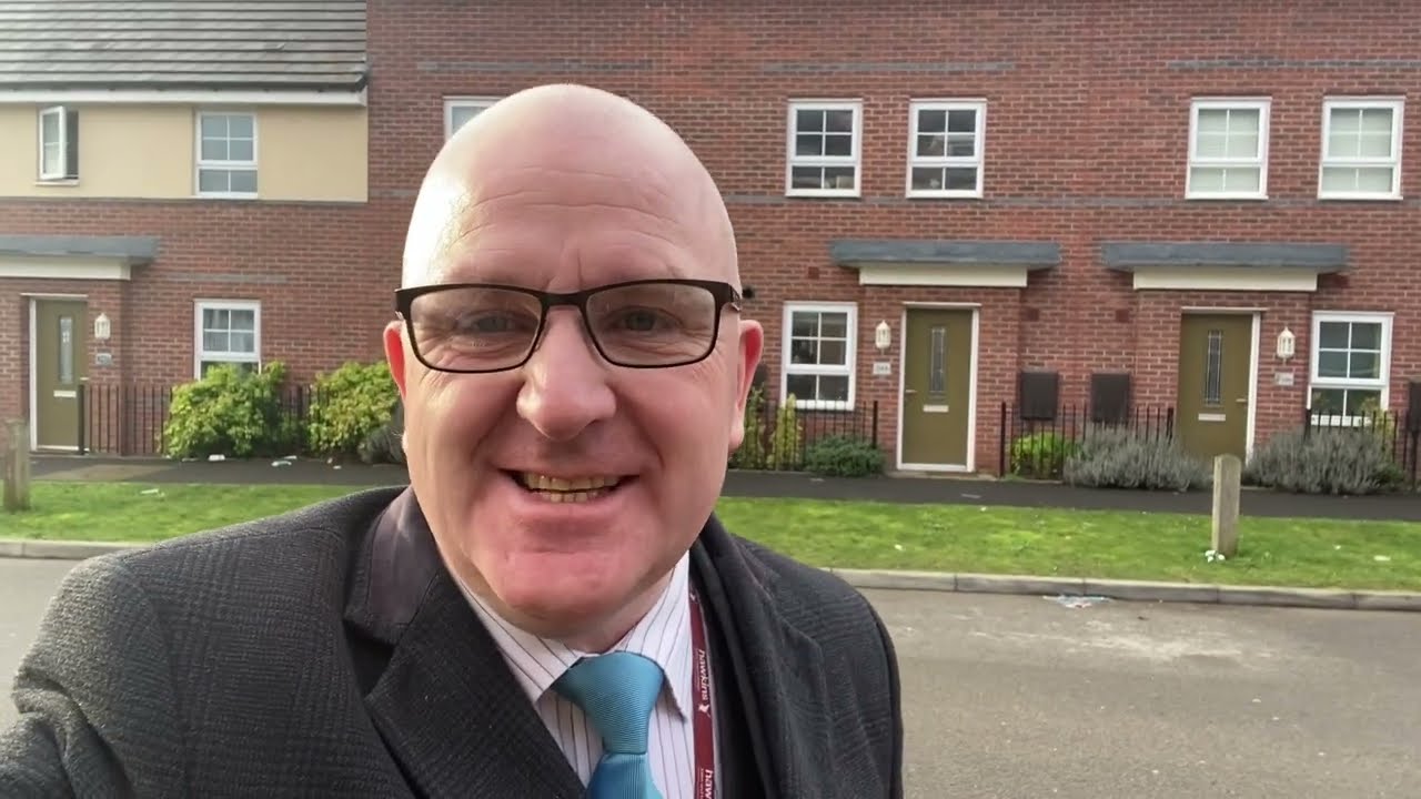 Property for sale in Nuneaton - Queen Elizabeth Road Camp Hill Nuneaton with Hawkins Estate Agents.