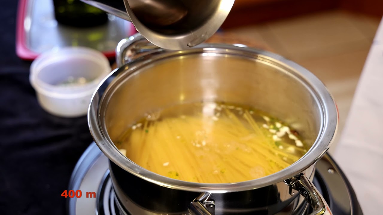 spaghetti della salute con pentole AMC