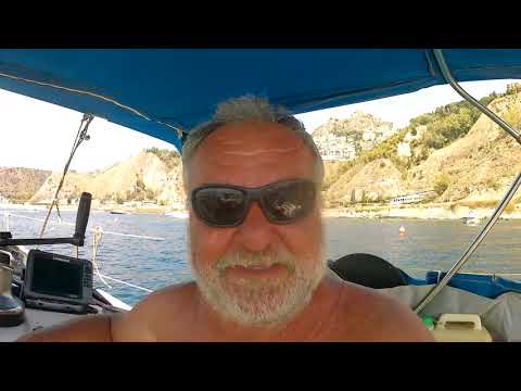 ⁣Partiti da Catania, si dorme nella baia di Taormina
