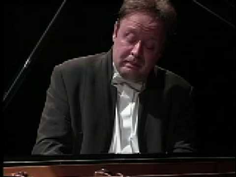 Alexander Ghindin plays Scarlatti's Sonata in E Ma...