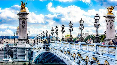 Wie heißt die berühmteste Brücke in Paris?