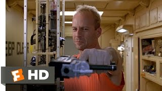 Korben Outwits a Mugger  The Fifth Element (1/8) Movie CLIP (1997) HD