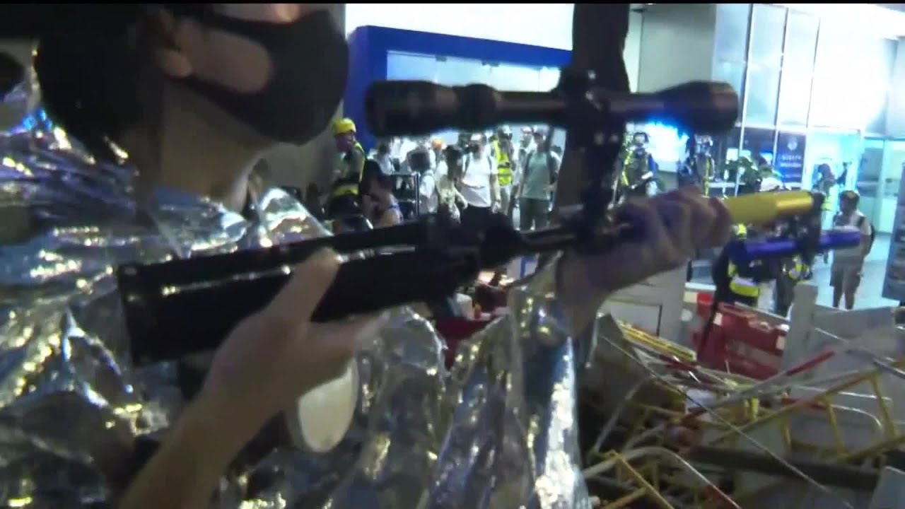 tv kanalları Hong Kong rioter captured bearing suspected rifle