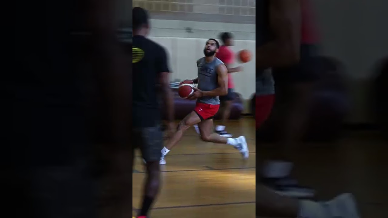How to Finish Off the Backboard Over TALLER DEFENDERS! 💪 #shorts #layup #separationteam #basketball