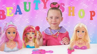 Alice Plays with Maggie changes dresses and turns into princesses