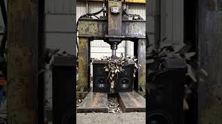 #aishort #hydrolikpress #speacker #automobile #satisfying #oddlysatisfying #virel #shortvideo