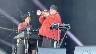 EMMA-JEAN THACKRAY - YELLOW - WEST HOLTS STAGE - GLASTONBURY - 26.06.22