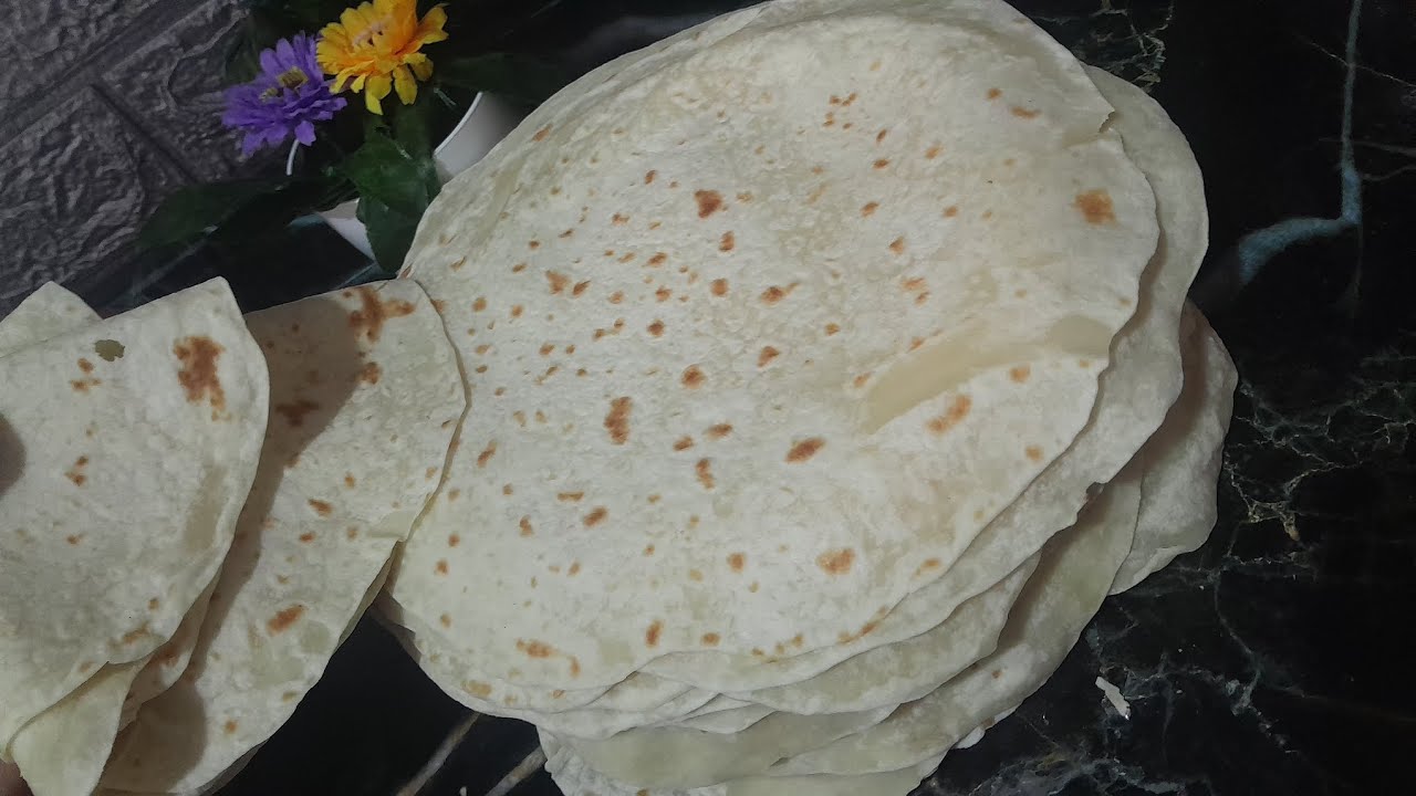 بشويه دقيق وشويه لبن هتعملوا رقاق فلاحي على عين البوتاجاز زي بتاعها زي بتاع امهات زمان