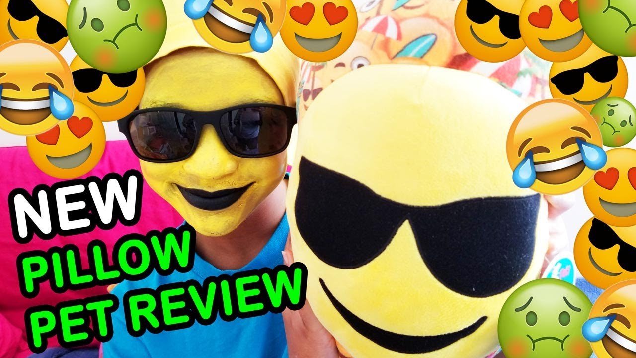 EMOJI Pillow Pets Smiley Faces Review | SocaMom®