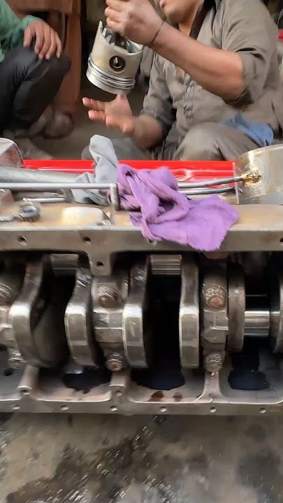 #engine Hino 7C engine piston fitting karna ka tarika 🧐🚛🚚 - YouTube
