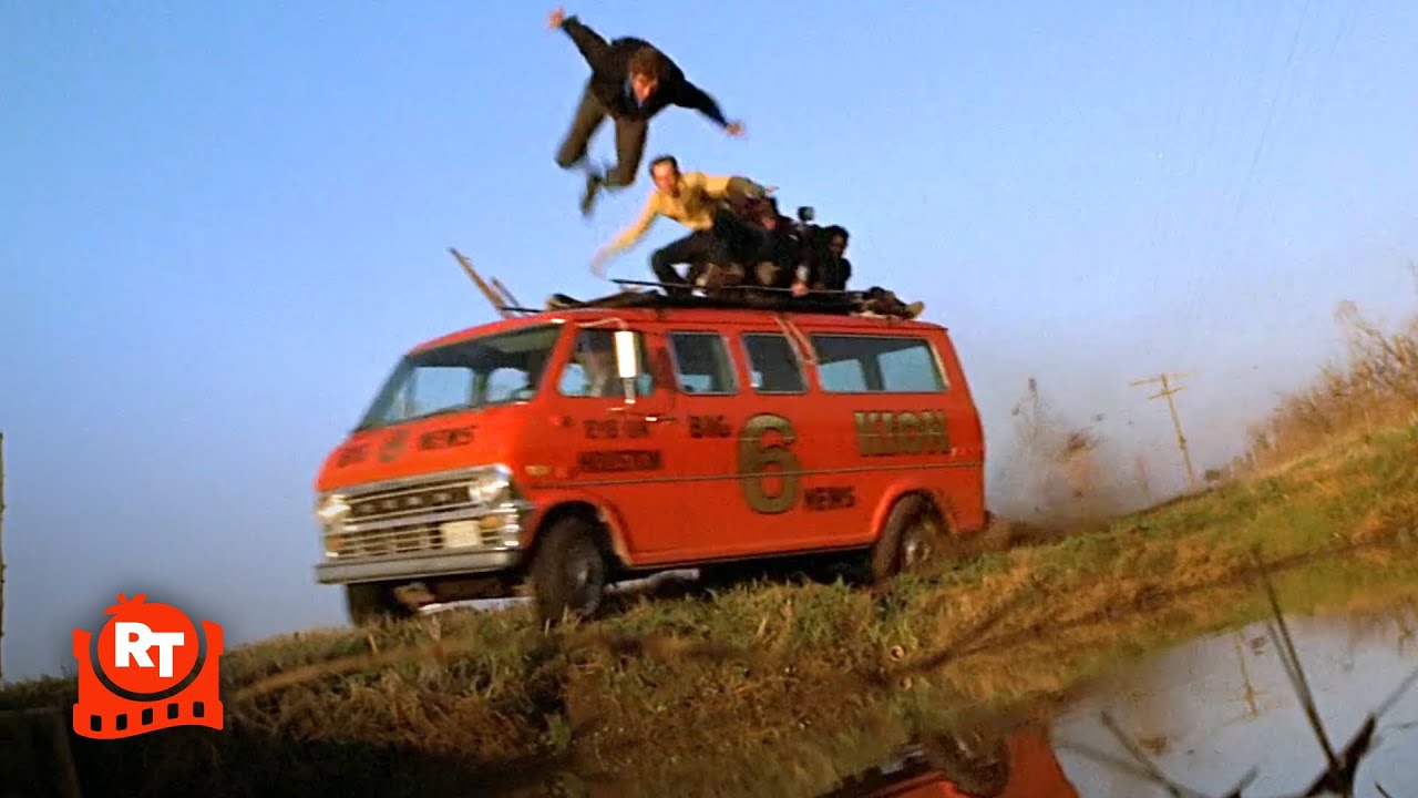 The Sugarland Express (1974) - News Van Crash Scene | Movieclips