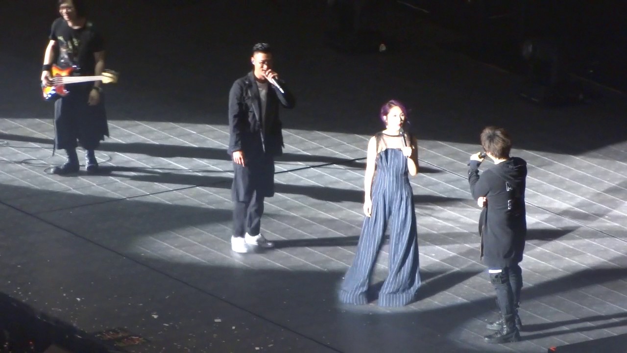志明與春嬌 (余文樂 楊千嬅) @五月天 LIFE 巡迴演唱會(香港站Day3) 獻唱電影主題曲 並合唱《突然好想你》！