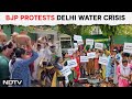 Delhi Water Crisis | BJP Mahila Morcha Protests Outside Atishi&#39;s Home Over Delhi Water Crisis