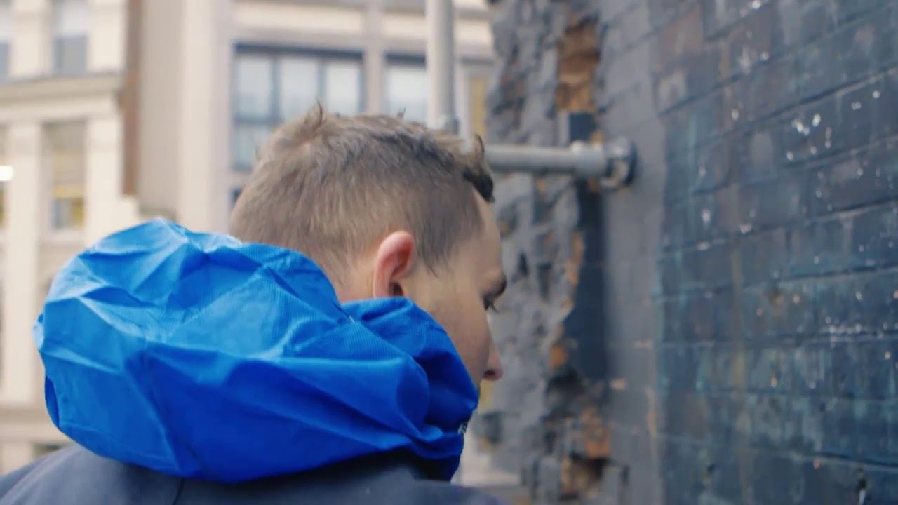 THE LONDON WALL - Gary Stranger