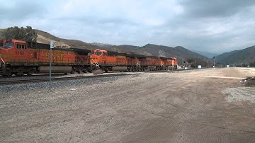 Train Meet in Caliente (BNSF Locomotive Startup Included) HD
