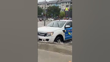 Hà Nội: Mưa lớn xuyên đêm, nhiều tuyến đường ngập sâu, giao thông ùn tắc