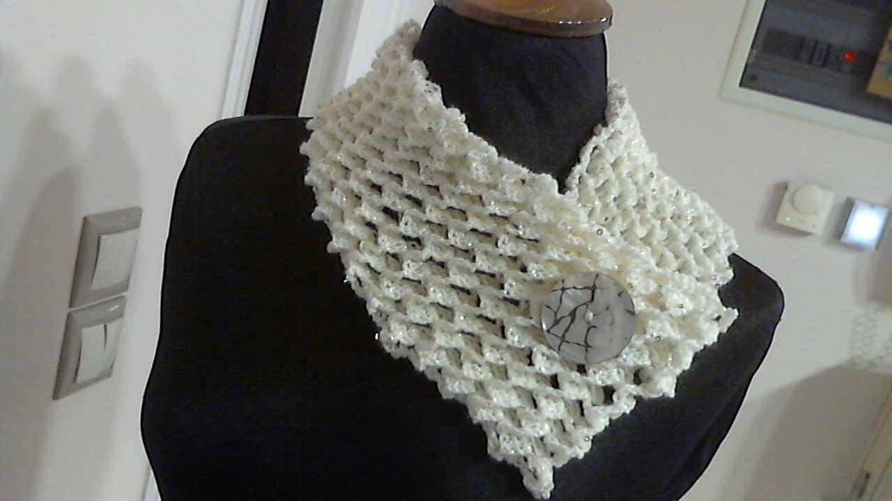 pleximo aggeliki ΛΑΙΜΟΣ ΜΕ ΤΡΙΣΔΙΑΣΤΑΤΗ ΑΧΙΒΑΔΟΥΛΑ