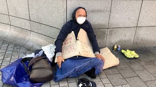 物乞いするホームレスの1日の稼ぎが〇〇万円で凄すぎた件について…