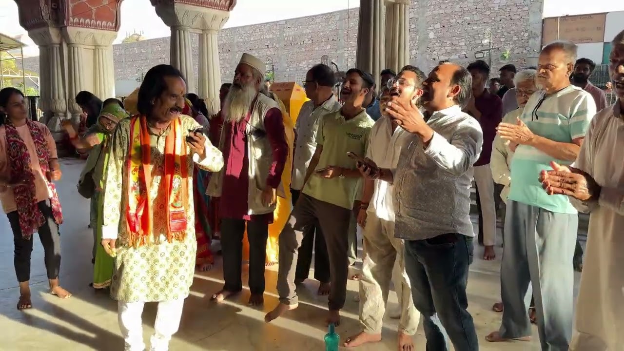 नंद बाबा ने कीजो रे बैठ डाल पर यो छीर चरावे रे गोविंद देव जी न्यू भजन!