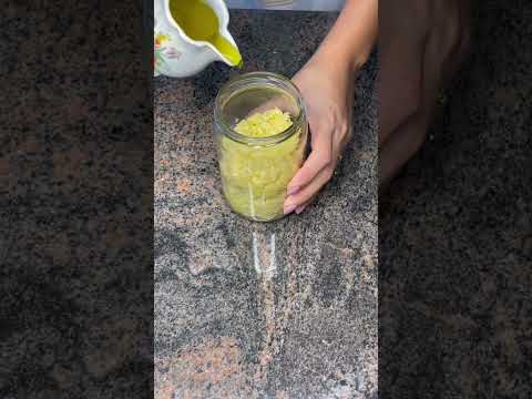 طريقة حفظ الثوم المهروس بتساعد السيدات وخاصة العاملات بإختصار الوقت خلال الطبخ