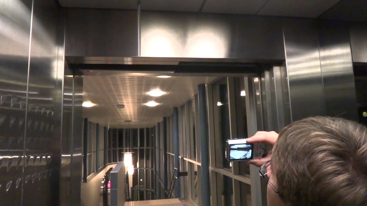 Elevator Trio: KONE Roped Hydraulic elevator @ Söderhamn Resecentrum (Railway station), Sweden.