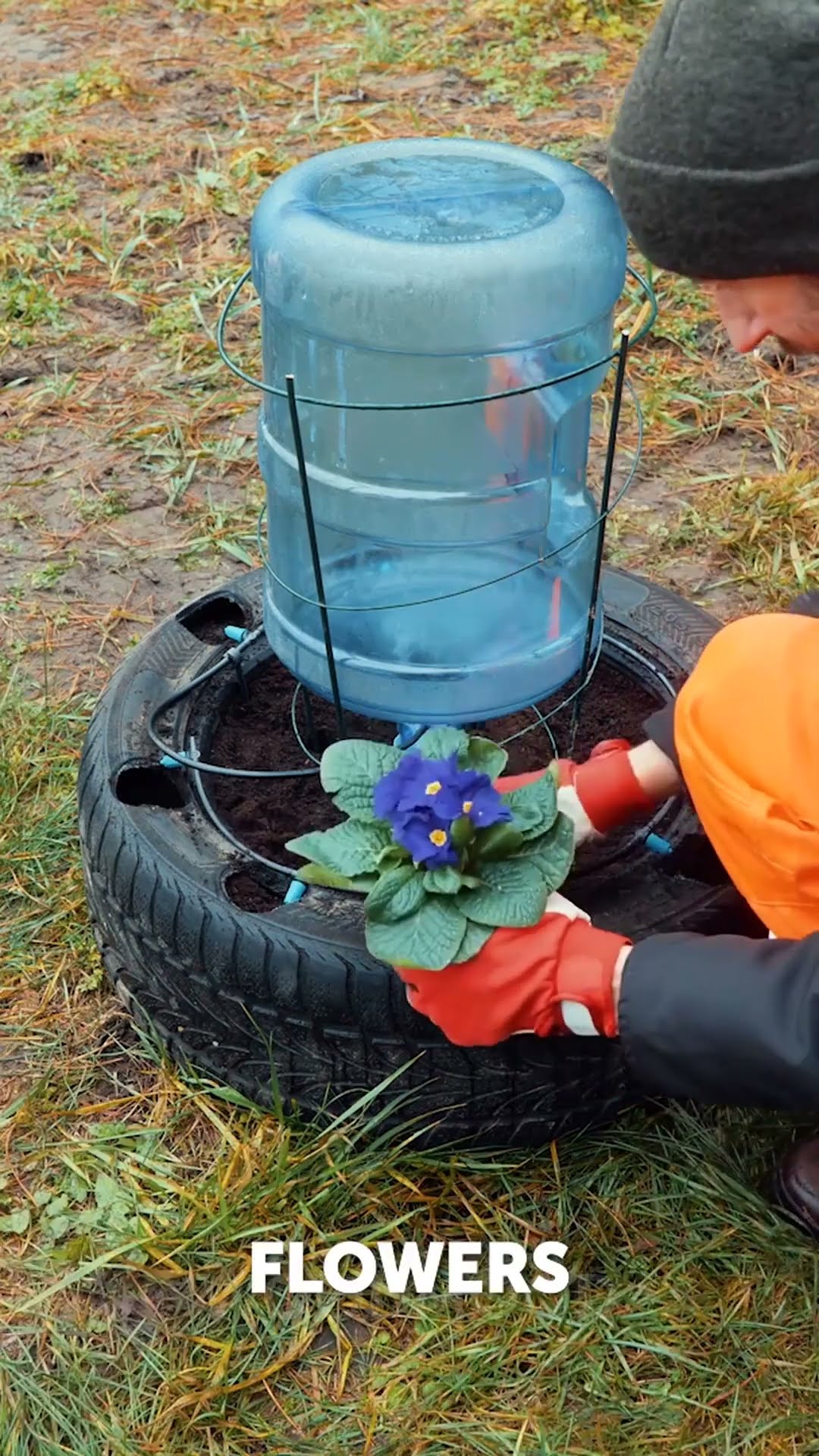 DIY Garden Sprinkler from a Recycled Tire! ♻️?