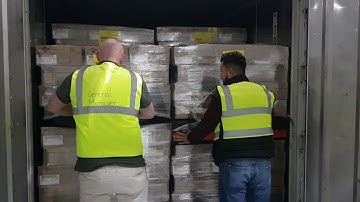Unloading Meat Exporting to the U.S Using Slip Sheets and Meat Messaging