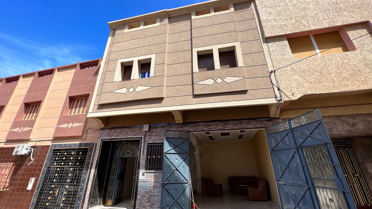 منزل ذو وجهتين  للبيع مع حديقه صغيرة بتمن جد مناسب