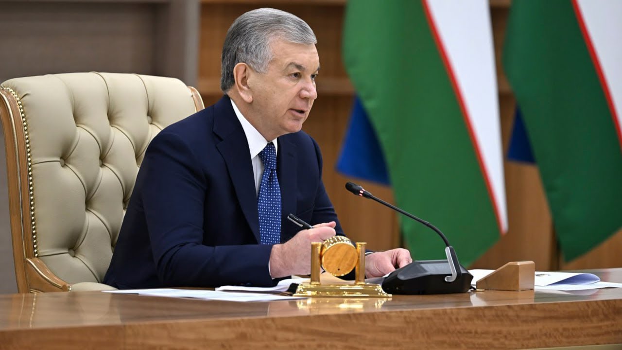 Йиғилишда Мирзиёев бир нечта ҳокимни ишдан олди, яна 20 нафарини қаттиқ огоҳлантирди