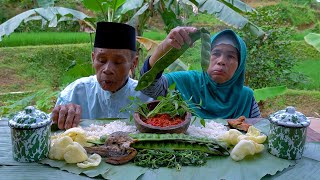 Umi Dan Abah Makan Disawah || Ngeliwet, Ikan Gabus, Lalapan Eceng Sawah, Pete, Sambel Terasi