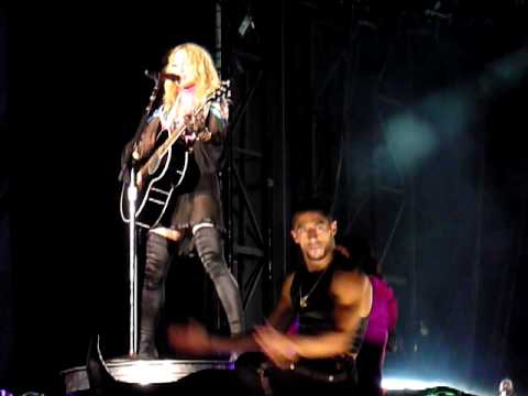 Madonna - Miles Away, La isla Bonita - Sticky & Sweet - Praha 13.8.2009