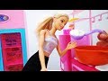 Барби лепит пельмени - Видео для девочек