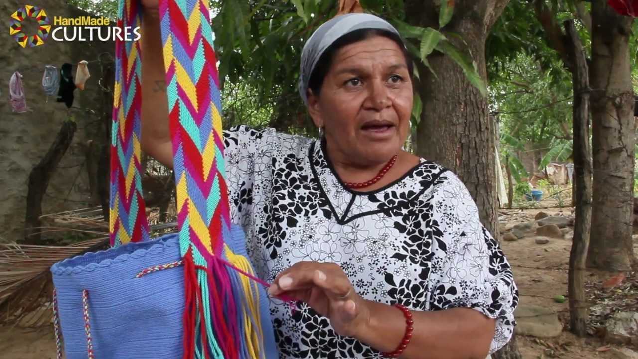 Mochilas Wayúu de un sólo color Hechas a mano por los indígenas Wayúu de Colombia -