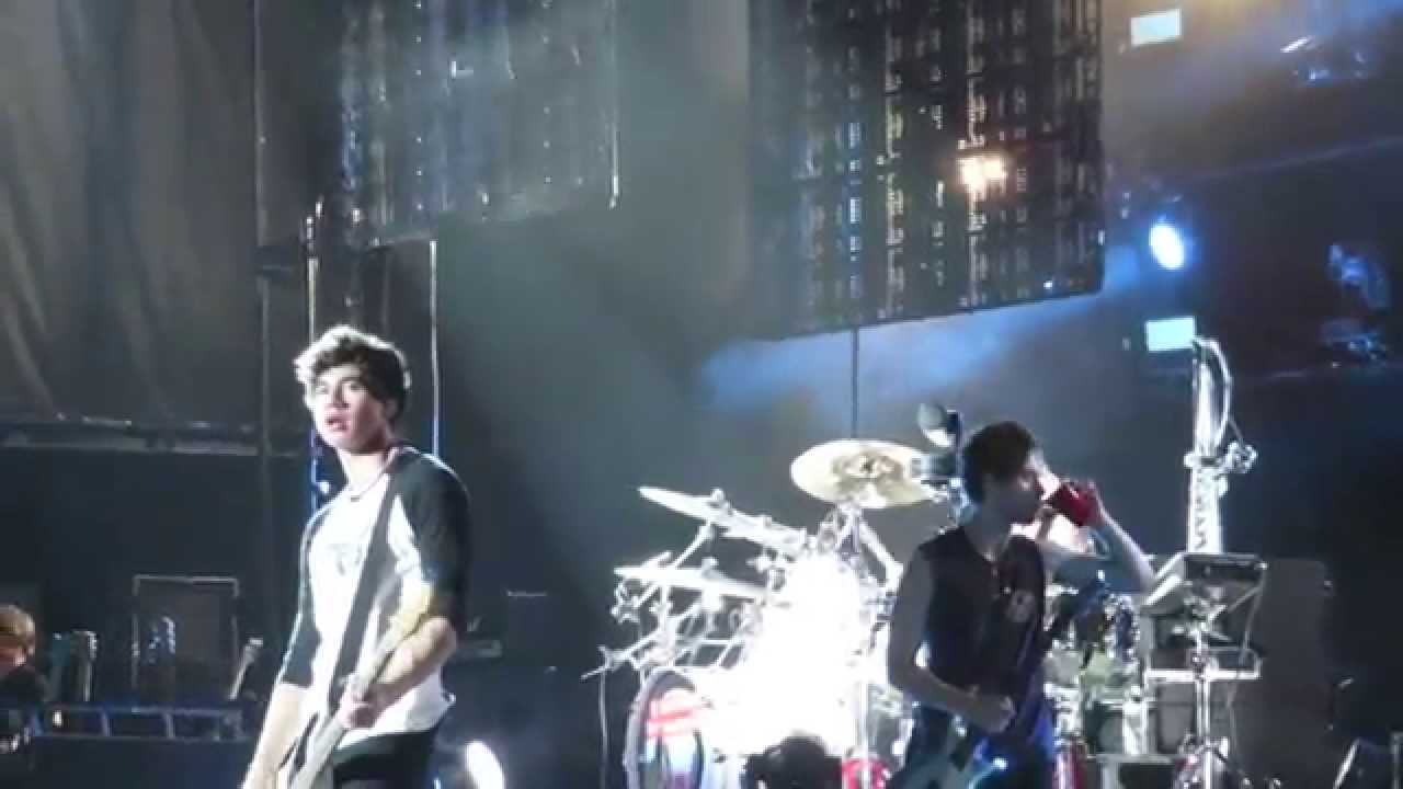 5SOS at Nikon at Jones Beach Theater